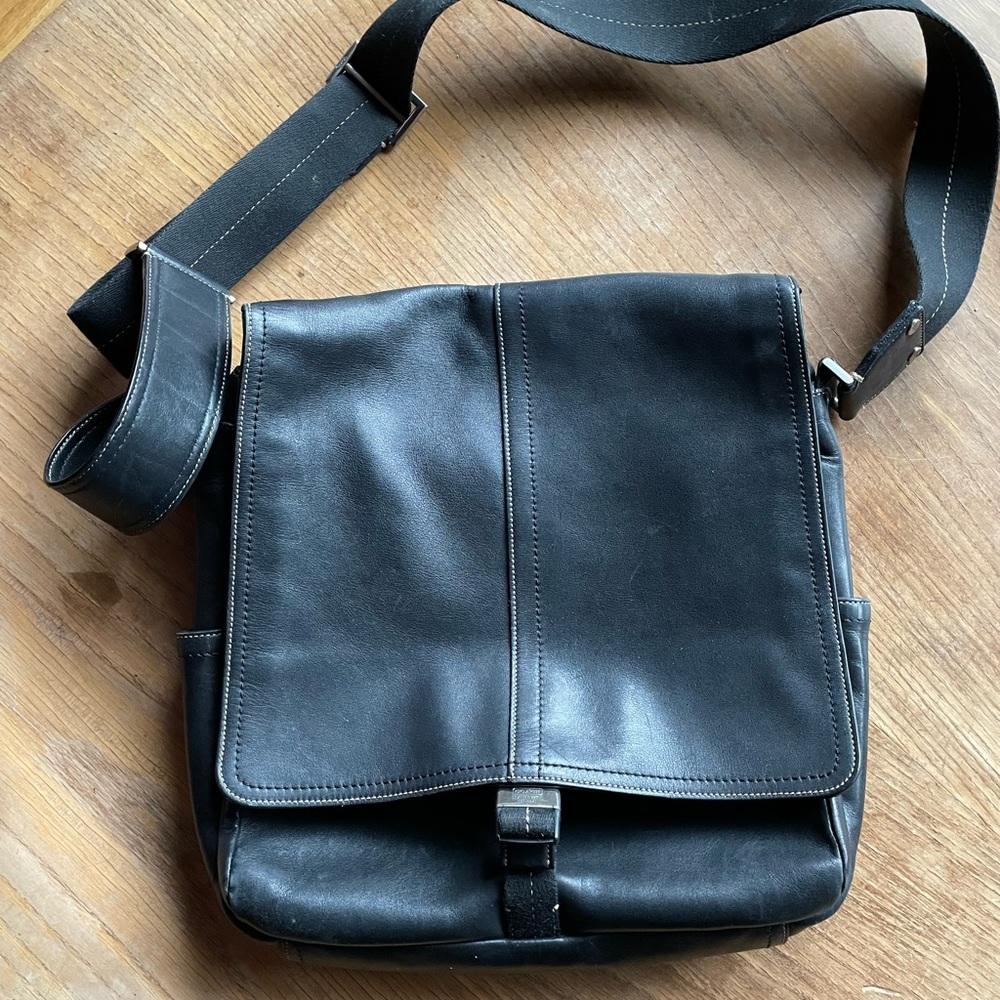 Men’s/Woman’s Coach Black Leather Map Bag in Great Condition!
